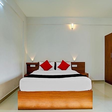 Vaccinated Staff- Capital O 74715 Phoenix Holidays Hotel Kochi Ngoại thất bức ảnh