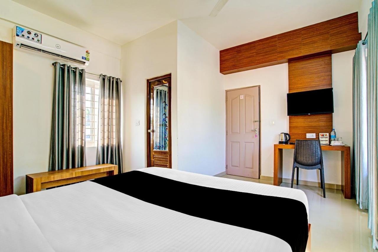 Vaccinated Staff- Capital O 74715 Phoenix Holidays Hotel Kochi Ngoại thất bức ảnh