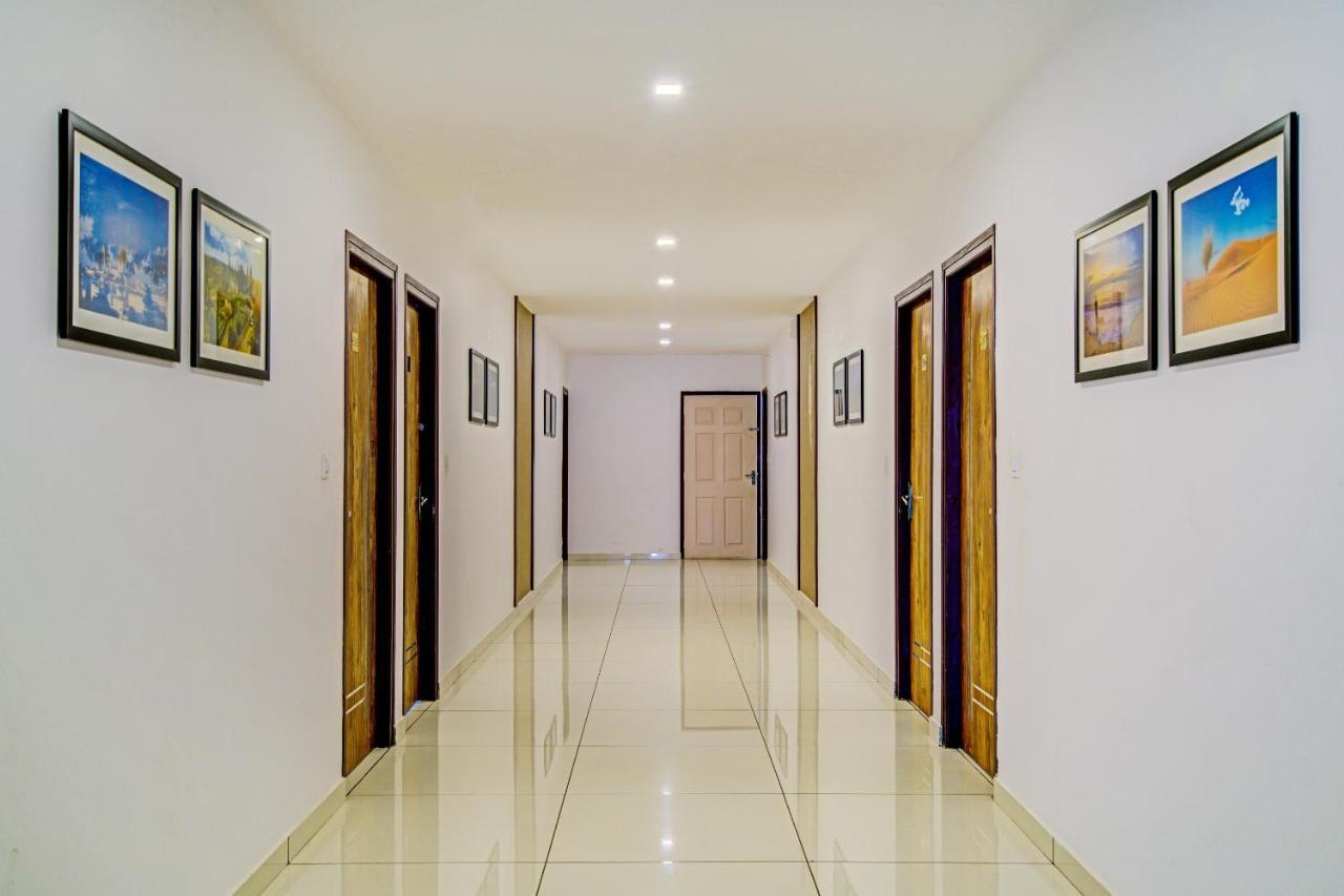 Vaccinated Staff- Capital O 74715 Phoenix Holidays Hotel Kochi Ngoại thất bức ảnh