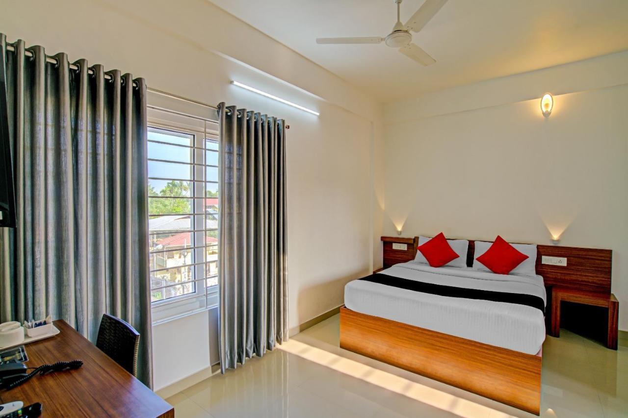 Vaccinated Staff- Capital O 74715 Phoenix Holidays Hotel Kochi Ngoại thất bức ảnh