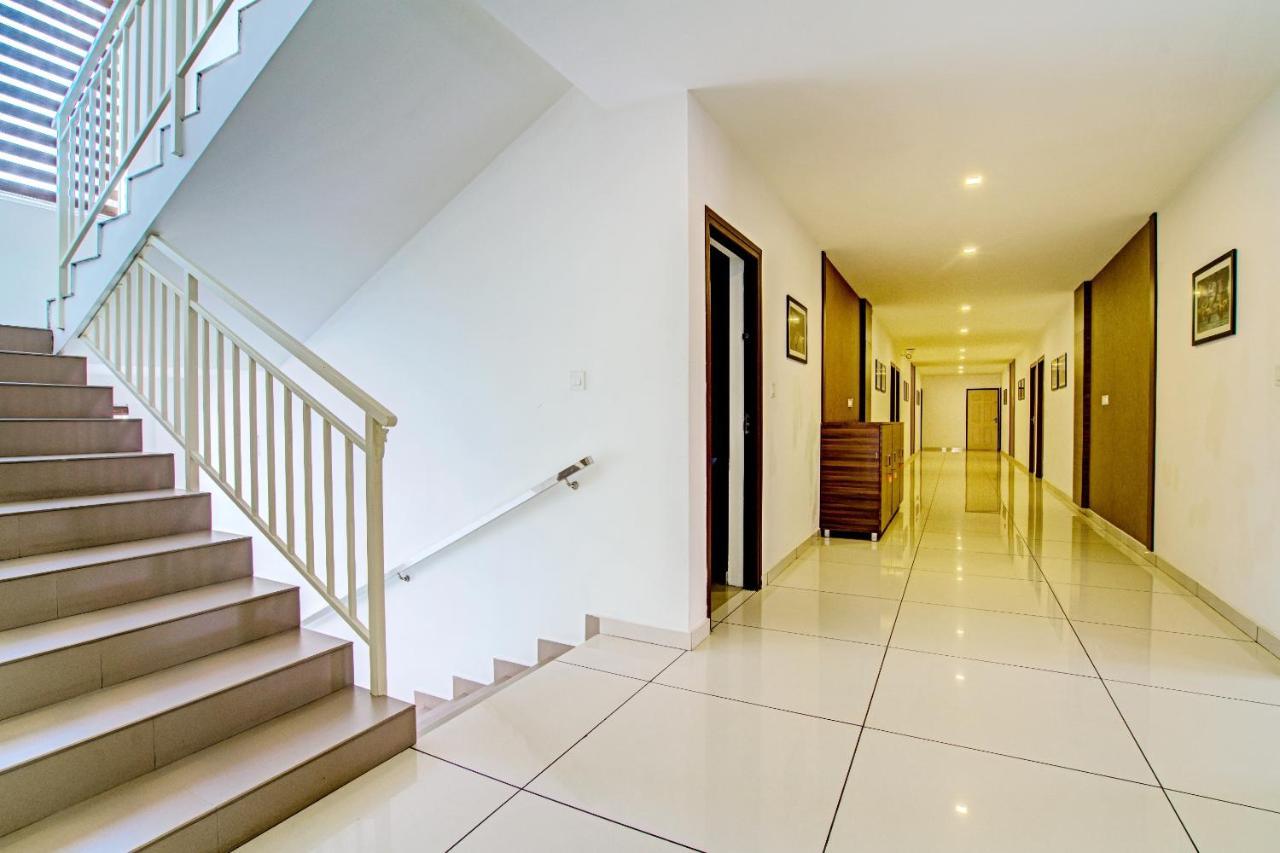 Vaccinated Staff- Capital O 74715 Phoenix Holidays Hotel Kochi Ngoại thất bức ảnh