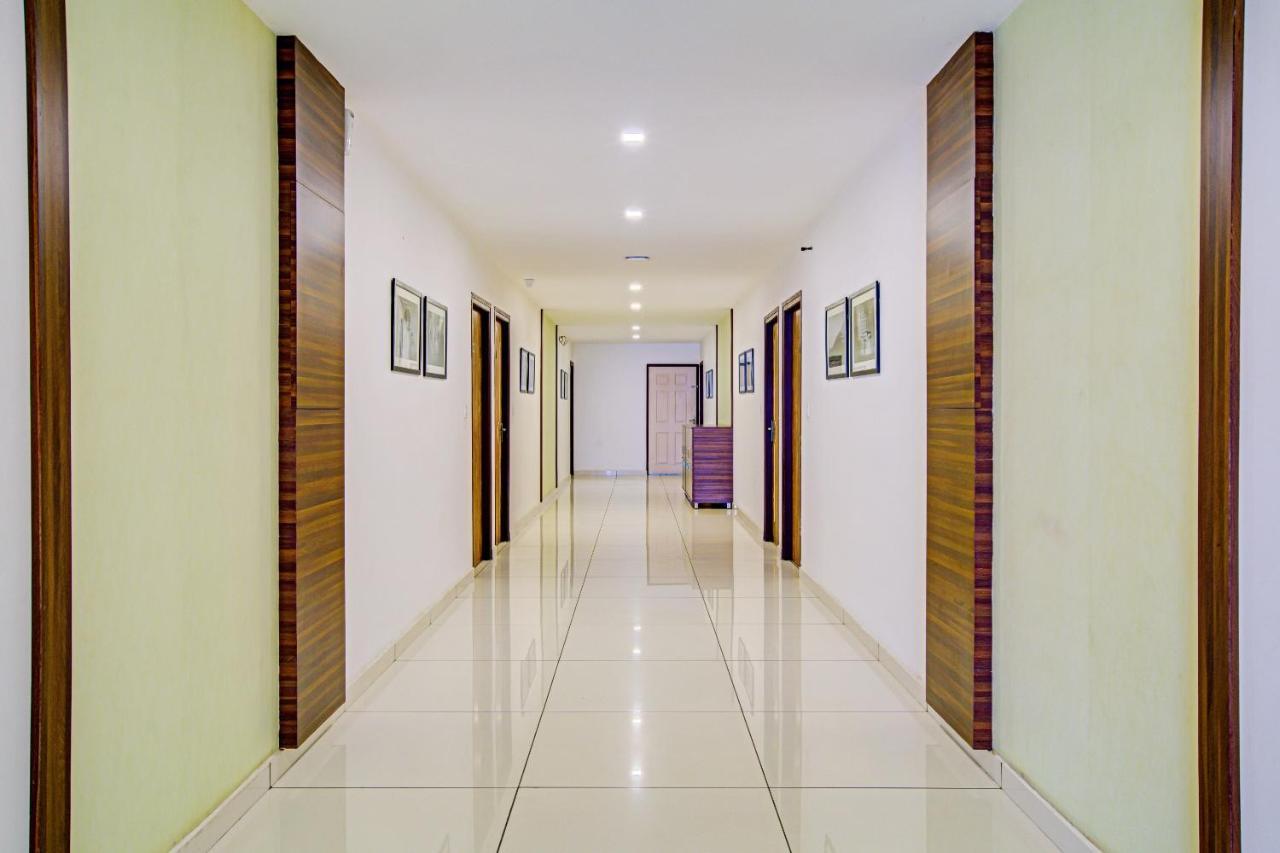 Vaccinated Staff- Capital O 74715 Phoenix Holidays Hotel Kochi Ngoại thất bức ảnh
