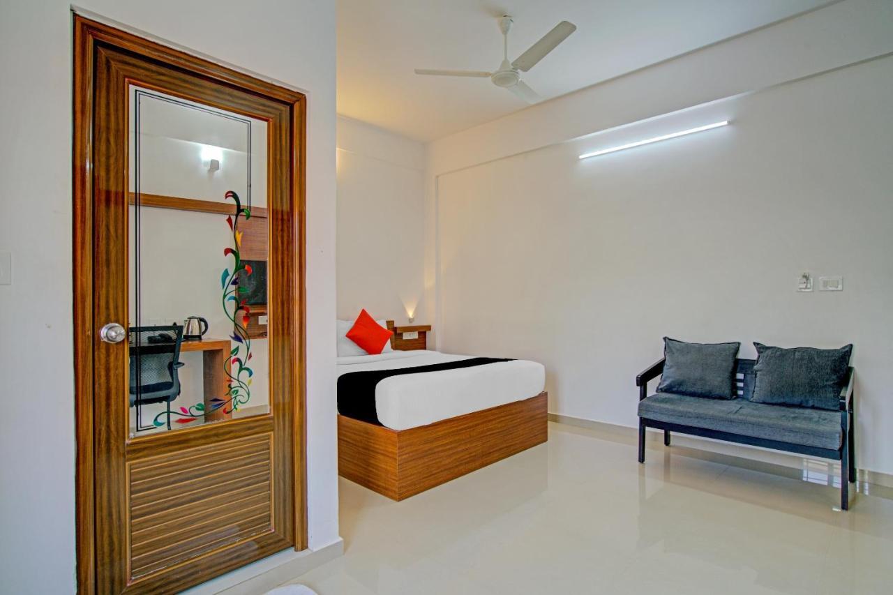 Vaccinated Staff- Capital O 74715 Phoenix Holidays Hotel Kochi Ngoại thất bức ảnh