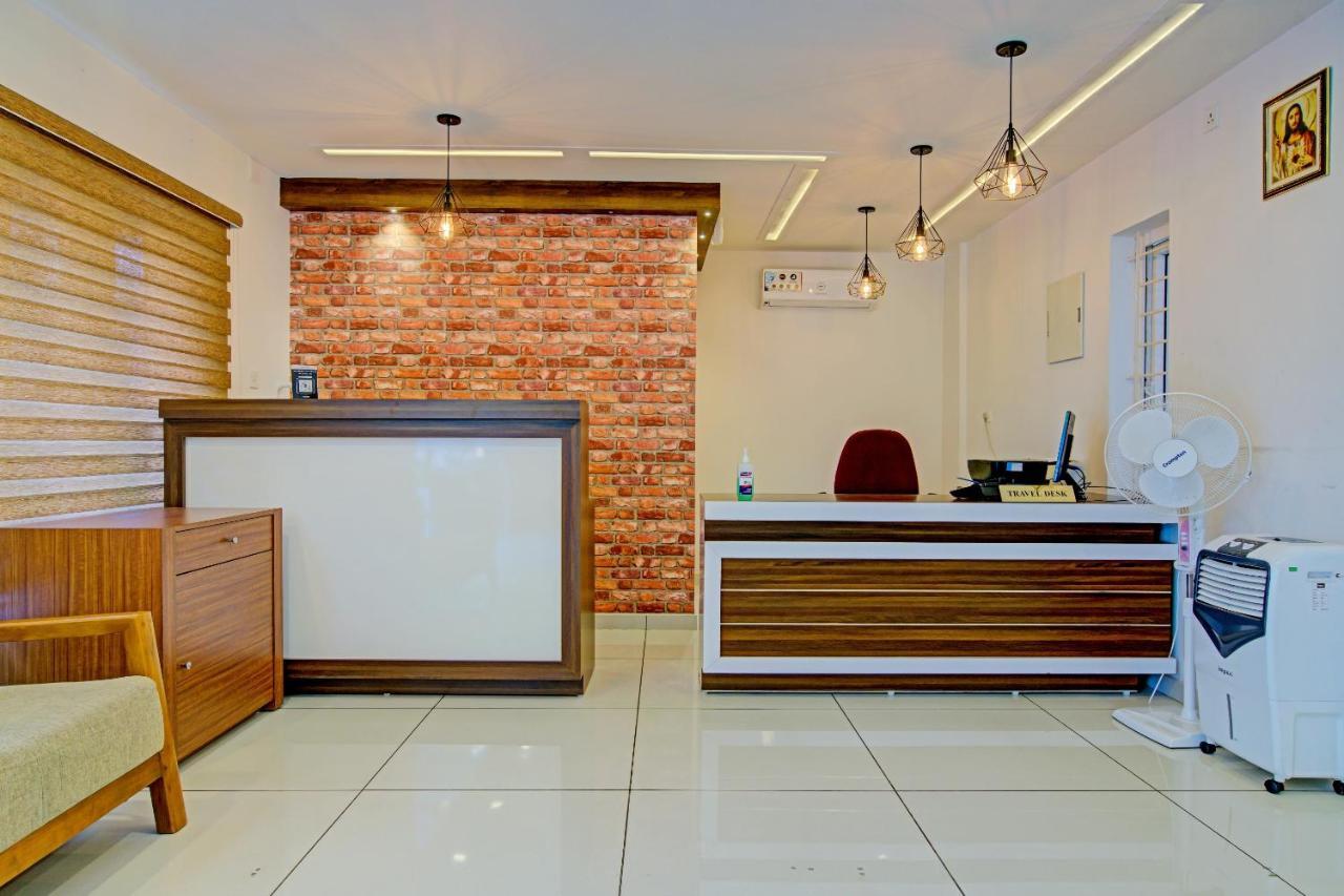 Vaccinated Staff- Capital O 74715 Phoenix Holidays Hotel Kochi Ngoại thất bức ảnh