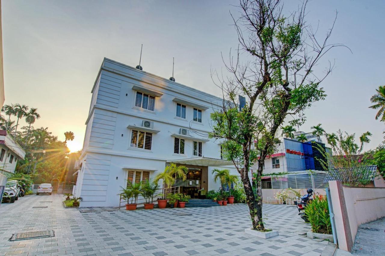 Vaccinated Staff- Capital O 74715 Phoenix Holidays Hotel Kochi Ngoại thất bức ảnh
