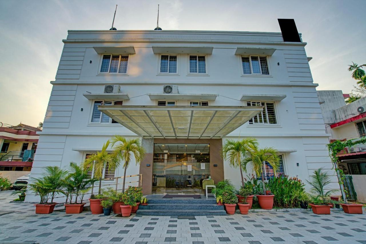 Vaccinated Staff- Capital O 74715 Phoenix Holidays Hotel Kochi Ngoại thất bức ảnh