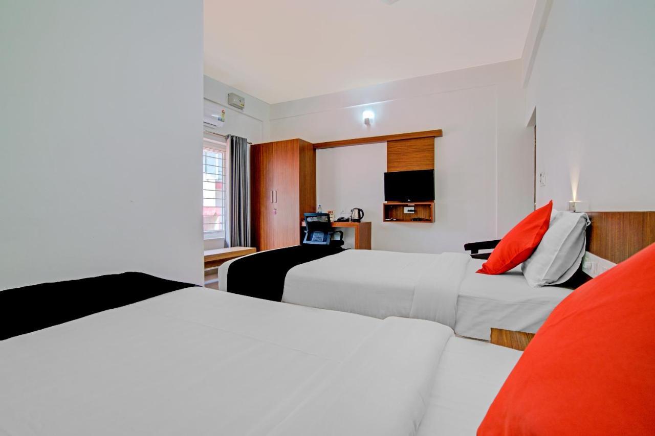 Vaccinated Staff- Capital O 74715 Phoenix Holidays Hotel Kochi Ngoại thất bức ảnh